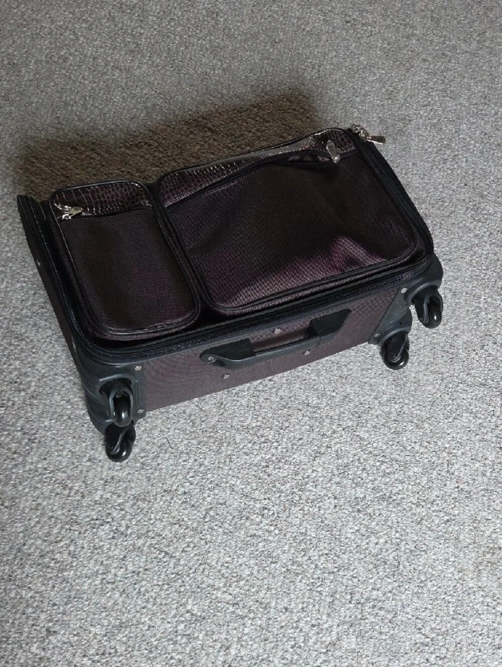 Brown 4 Wheels Rolling Carryon Travel Bag - Classic Professional Carry.